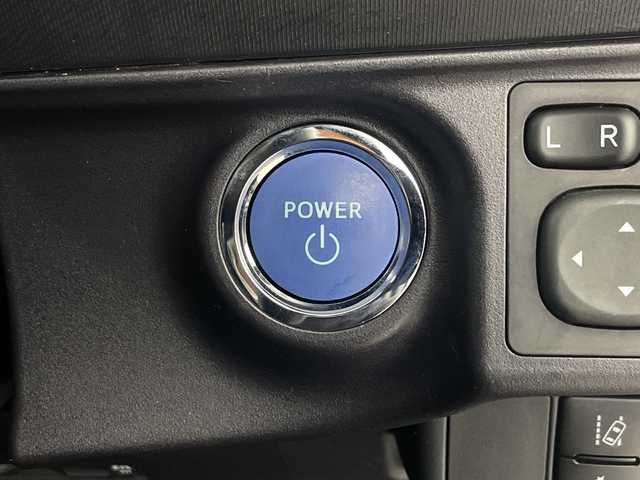 トヨタ アクア S スタイルブラック 埼玉県 2021(令3)年 4万km ホワイトパールクリスタルシャイン 純正ナビ/（BT/TV/CD/DVD/AM/FM)/全方位カメラ/前後ドライブレコーダー/ビルトインＥＴＣ/フルセグテレビ/Bluetooth/衝突軽減ブレーキシステム/レーンキープアシスト/横滑り防止装置/踏み間違い防止/コーナーセンサー/ＬＥＤヘッドライト/オートライト/オートハイビーム　/純正ドライブレコーダー/コーナーセンサー/ウインカーミラー/取扱説明書/新車保証書/ナビ取扱説明書