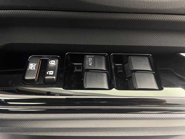 トヨタ アクア S スタイルブラック 埼玉県 2021(令3)年 4万km ホワイトパールクリスタルシャイン 純正ナビ/（BT/TV/CD/DVD/AM/FM)/全方位カメラ/前後ドライブレコーダー/ビルトインＥＴＣ/フルセグテレビ/Bluetooth/衝突軽減ブレーキシステム/レーンキープアシスト/横滑り防止装置/踏み間違い防止/コーナーセンサー/ＬＥＤヘッドライト/オートライト/オートハイビーム　/純正ドライブレコーダー/コーナーセンサー/ウインカーミラー/取扱説明書/新車保証書/ナビ取扱説明書