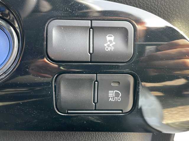 トヨタ プリウス ＰＨＶ S セーフティパッケージ 岩手県 2019(令1)年 7万km ホワイトパールクリスタルシャイン モデリスタエアロ　モデリスタ１５インチＡＷ　トヨタセーフティセンス　ＢＳＭ　クルコン　純正９型ナビ　全周囲Ｃ　Ｂｌｕｅｔｏｏｔｈ　ＤＶＤ再生　ビルトインＥＴＣ　前後コーナーセンサー　LEDオートライト