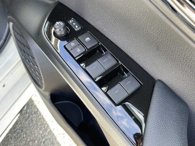 トヨタ プリウス ＰＨＶ S セーフティパッケージ 岩手県 2019(令1)年 7万km ホワイトパールクリスタルシャイン モデリスタエアロ　モデリスタ１５インチＡＷ　トヨタセーフティセンス　ＢＳＭ　クルコン　純正９型ナビ　全周囲Ｃ　Ｂｌｕｅｔｏｏｔｈ　ＤＶＤ再生　ビルトインＥＴＣ　前後コーナーセンサー　LEDオートライト