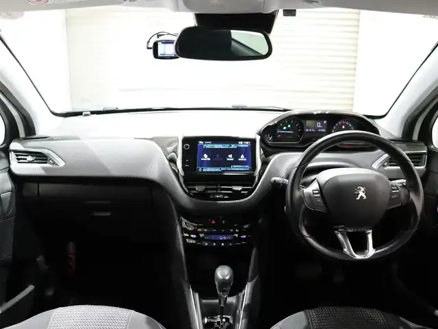 プジョー ２０８ GT ライン ブラックパック 静岡県 2019(令1)年 5.1万km ビアンカホワイト 社外ナビ/フルセグTV/Apple Carplay/バックカメラ/ドライブレコーダー(WHSR-510)/衝突軽減ブレーキ/パーキングアシスト/ブラックエクステリアパーツ/・フロントグリル/・フォグランプデコ/・ドアミラー/・サイドウィンドモール