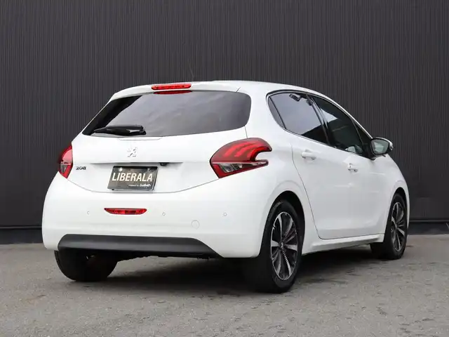 プジョー ２０８ GT ライン ブラックパック 静岡県 2019(令1)年 5.1万km ビアンカホワイト 社外ナビ/フルセグTV/Apple Carplay/バックカメラ/ドライブレコーダー(WHSR-510)/衝突軽減ブレーキ/パーキングアシスト/ブラックエクステリアパーツ/・フロントグリル/・フォグランプデコ/・ドアミラー/・サイドウィンドモール