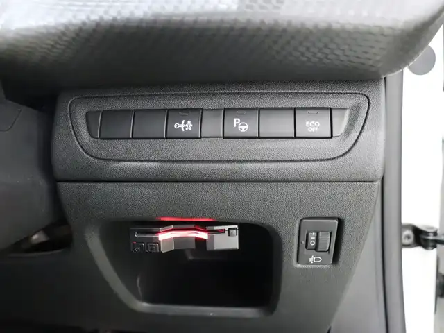 プジョー ２０８ GT ライン ブラックパック 静岡県 2019(令1)年 5.1万km ビアンカホワイト 社外ナビ/フルセグTV/Apple Carplay/バックカメラ/ドライブレコーダー(WHSR-510)/衝突軽減ブレーキ/パーキングアシスト/ブラックエクステリアパーツ/・フロントグリル/・フォグランプデコ/・ドアミラー/・サイドウィンドモール