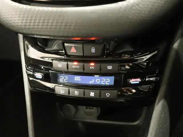 プジョー ２０８ GT ライン ブラックパック 静岡県 2019(令1)年 5.1万km ビアンカホワイト 社外ナビ/フルセグTV/Apple Carplay/バックカメラ/ドライブレコーダー(WHSR-510)/衝突軽減ブレーキ/パーキングアシスト/ブラックエクステリアパーツ/・フロントグリル/・フォグランプデコ/・ドアミラー/・サイドウィンドモール