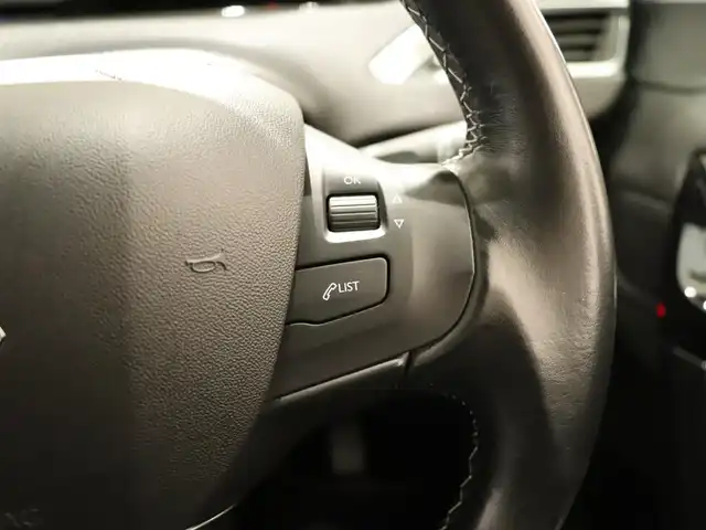 プジョー ２０８ GT ライン ブラックパック 静岡県 2019(令1)年 5.1万km ビアンカホワイト 社外ナビ/フルセグTV/Apple Carplay/バックカメラ/ドライブレコーダー(WHSR-510)/衝突軽減ブレーキ/パーキングアシスト/ブラックエクステリアパーツ/・フロントグリル/・フォグランプデコ/・ドアミラー/・サイドウィンドモール