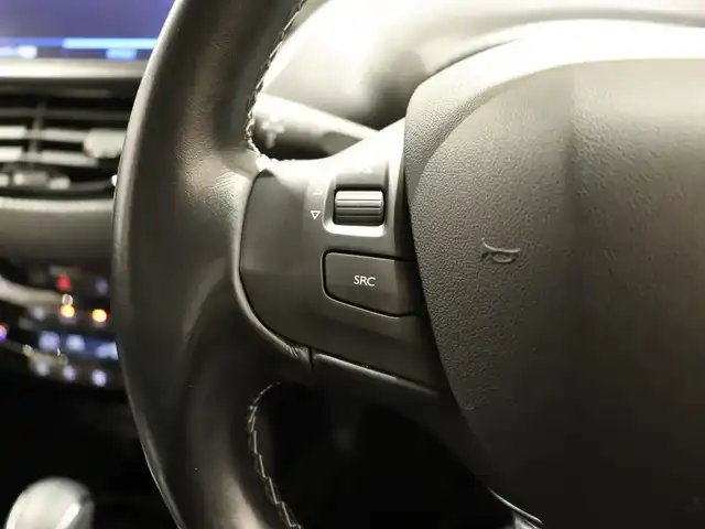 プジョー ２０８ GT ライン ブラックパック 静岡県 2019(令1)年 5.1万km ビアンカホワイト 社外ナビ/フルセグTV/Apple Carplay/バックカメラ/ドライブレコーダー(WHSR-510)/衝突軽減ブレーキ/パーキングアシスト/ブラックエクステリアパーツ/・フロントグリル/・フォグランプデコ/・ドアミラー/・サイドウィンドモール