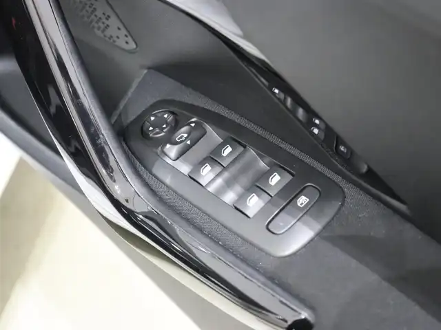 プジョー ２０８ GT ライン ブラックパック 静岡県 2019(令1)年 5.1万km ビアンカホワイト 社外ナビ/フルセグTV/Apple Carplay/バックカメラ/ドライブレコーダー(WHSR-510)/衝突軽減ブレーキ/パーキングアシスト/ブラックエクステリアパーツ/・フロントグリル/・フォグランプデコ/・ドアミラー/・サイドウィンドモール