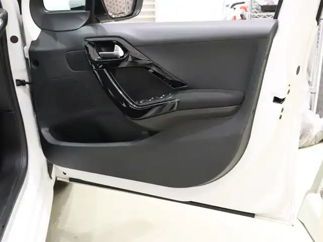 プジョー ２０８ GT ライン ブラックパック 静岡県 2019(令1)年 5.1万km ビアンカホワイト 社外ナビ/フルセグTV/Apple Carplay/バックカメラ/ドライブレコーダー(WHSR-510)/衝突軽減ブレーキ/パーキングアシスト/ブラックエクステリアパーツ/・フロントグリル/・フォグランプデコ/・ドアミラー/・サイドウィンドモール