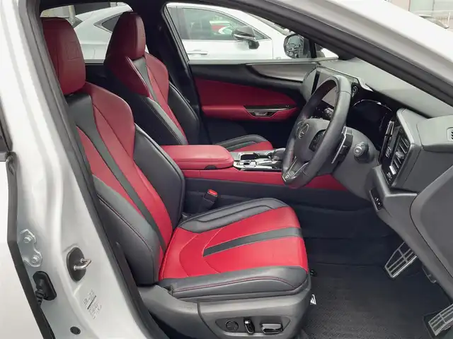 レクサス ＮＸ 350h Fスポーツ 神奈川県 2023(令5)年 1.1万km ホワイトノーヴァガラスフレーク ワンオーナー/パノラマルーフ/赤/黒革シート/デジタルインナーミラー/HUD/ワイヤレス充電/純正メモリーナビ・地デジTV/純正USB/BT/Miracast/パノラマモニター/ビルトインETC2.0/前後ドライブレコーダー/レクサスセーフティシステム+/レーダークルーズコントロール/PCS/LDA/BSM/CTA/PKSB/RSA/純正20インチAW/オレンジキャリパー/LEDライト/LEDフォグ/パワーバックドア/ルーフレール/コーナーセンサー/後席電動格納スイッチ/前席パワーシート/シートヒーター/エアシート/ステアリングヒーター/パドルシフト/プッシュスタート/スマートキー×2/カードキー×1/R5/6/7年ディーラー整備記録/保証書・取説あり