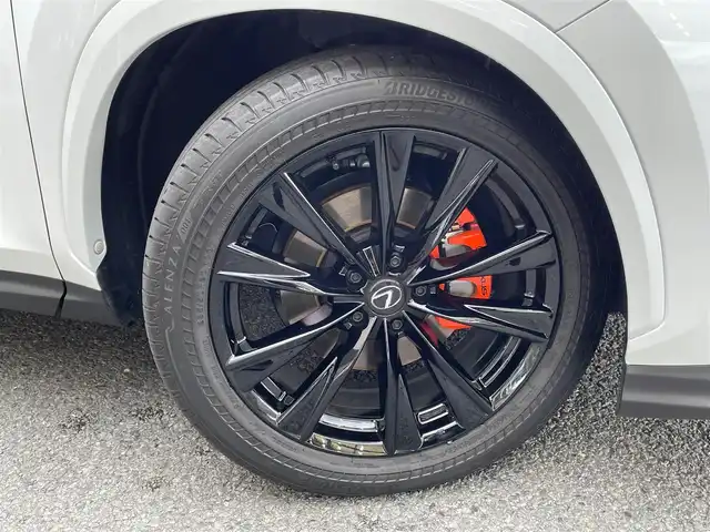 レクサス ＮＸ 350h Fスポーツ 神奈川県 2023(令5)年 1.1万km ホワイトノーヴァガラスフレーク ワンオーナー/パノラマルーフ/赤/黒革シート/デジタルインナーミラー/HUD/ワイヤレス充電/純正メモリーナビ・地デジTV/純正USB/BT/Miracast/パノラマモニター/ビルトインETC2.0/前後ドライブレコーダー/レクサスセーフティシステム+/レーダークルーズコントロール/PCS/LDA/BSM/CTA/PKSB/RSA/純正20インチAW/オレンジキャリパー/LEDライト/LEDフォグ/パワーバックドア/ルーフレール/コーナーセンサー/後席電動格納スイッチ/前席パワーシート/シートヒーター/エアシート/ステアリングヒーター/パドルシフト/プッシュスタート/スマートキー×2/カードキー×1/R5/6/7年ディーラー整備記録/保証書・取説あり
