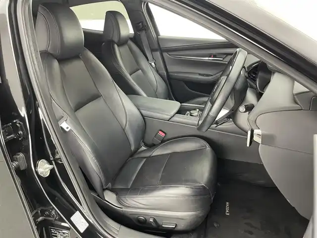 マツダ マツダ３ファストバック 20S Lパッケージ 愛知県 2020(令2)年 6.1万km ジェットブラックマイカ 純正ナビ　フルセグＴＶ　全方位カメラ　禁煙　ＤＶＤ　黒革　シートヒーター　前後ドラレコ　ＢＳＭ　ＨＵＤ　ＵＳＢ　ＨＤＭＩ　衝突軽減　追従クルコン　コーナーセンサー　ＬＥＤオートライト　ハンドルヒーター