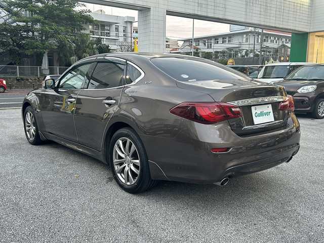 日産 フーガ ハイブリッド VIP 沖縄県 2015(平27)年 4.6万km ブラックパール ナビ　/（ＡＭ／ＦＭ／ＣＤ／ＤＶＤ／ＢＴ）/全方位カメラ　/衝突防止軽減装置　/ＥＴＣ　/パワーシートＤ／Ｎ席　/シートヒーター、エアシートＤ／Ｎ席　/前後コーナーセンサー　/純正フロアマット　/横滑り防止機能