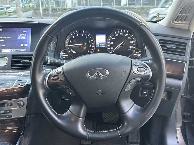 日産 フーガ ハイブリッド VIP 沖縄県 2015(平27)年 4.6万km ブラックパール ナビ　/（ＡＭ／ＦＭ／ＣＤ／ＤＶＤ／ＢＴ）/全方位カメラ　/衝突防止軽減装置　/ＥＴＣ　/パワーシートＤ／Ｎ席　/シートヒーター、エアシートＤ／Ｎ席　/前後コーナーセンサー　/純正フロアマット　/横滑り防止機能