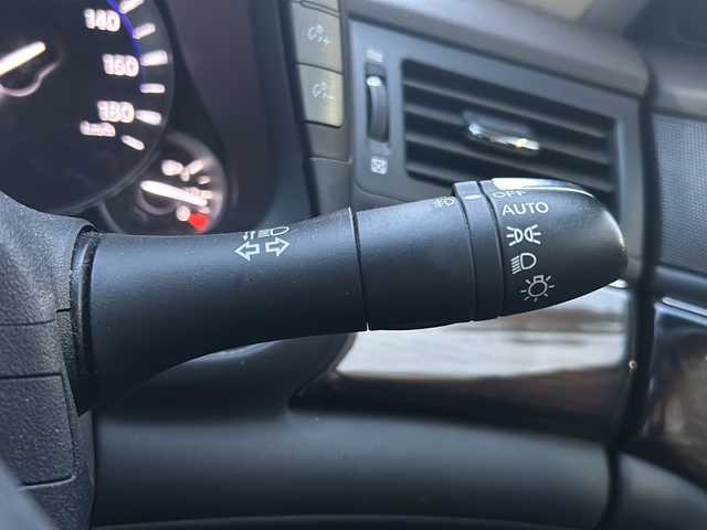 日産 フーガ ハイブリッド VIP 沖縄県 2015(平27)年 4.6万km ブラックパール ナビ　/（ＡＭ／ＦＭ／ＣＤ／ＤＶＤ／ＢＴ）/全方位カメラ　/衝突防止軽減装置　/ＥＴＣ　/パワーシートＤ／Ｎ席　/シートヒーター、エアシートＤ／Ｎ席　/前後コーナーセンサー　/純正フロアマット　/横滑り防止機能