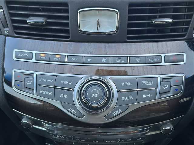 日産 フーガ ハイブリッド VIP 沖縄県 2015(平27)年 4.6万km ブラックパール ナビ　/（ＡＭ／ＦＭ／ＣＤ／ＤＶＤ／ＢＴ）/全方位カメラ　/衝突防止軽減装置　/ＥＴＣ　/パワーシートＤ／Ｎ席　/シートヒーター、エアシートＤ／Ｎ席　/前後コーナーセンサー　/純正フロアマット　/横滑り防止機能