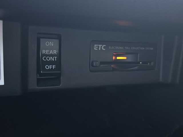 日産 フーガ ハイブリッド VIP 沖縄県 2015(平27)年 4.6万km ブラックパール ナビ　/（ＡＭ／ＦＭ／ＣＤ／ＤＶＤ／ＢＴ）/全方位カメラ　/衝突防止軽減装置　/ＥＴＣ　/パワーシートＤ／Ｎ席　/シートヒーター、エアシートＤ／Ｎ席　/前後コーナーセンサー　/純正フロアマット　/横滑り防止機能