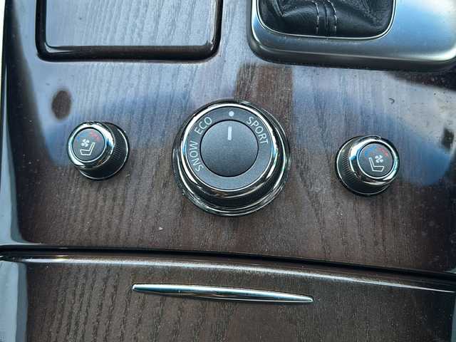 日産 フーガ ハイブリッド VIP 沖縄県 2015(平27)年 4.6万km ブラックパール ナビ　/（ＡＭ／ＦＭ／ＣＤ／ＤＶＤ／ＢＴ）/全方位カメラ　/衝突防止軽減装置　/ＥＴＣ　/パワーシートＤ／Ｎ席　/シートヒーター、エアシートＤ／Ｎ席　/前後コーナーセンサー　/純正フロアマット　/横滑り防止機能