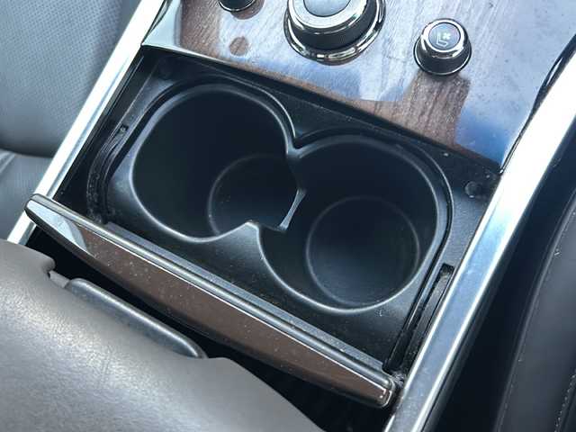 日産 フーガ ハイブリッド VIP 沖縄県 2015(平27)年 4.6万km ブラックパール ナビ　/（ＡＭ／ＦＭ／ＣＤ／ＤＶＤ／ＢＴ）/全方位カメラ　/衝突防止軽減装置　/ＥＴＣ　/パワーシートＤ／Ｎ席　/シートヒーター、エアシートＤ／Ｎ席　/前後コーナーセンサー　/純正フロアマット　/横滑り防止機能