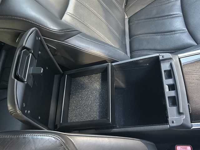 日産 フーガ ハイブリッド VIP 沖縄県 2015(平27)年 4.6万km ブラックパール ナビ　/（ＡＭ／ＦＭ／ＣＤ／ＤＶＤ／ＢＴ）/全方位カメラ　/衝突防止軽減装置　/ＥＴＣ　/パワーシートＤ／Ｎ席　/シートヒーター、エアシートＤ／Ｎ席　/前後コーナーセンサー　/純正フロアマット　/横滑り防止機能