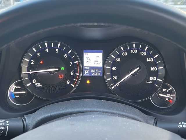 日産 フーガ ハイブリッド VIP 沖縄県 2015(平27)年 4.6万km ブラックパール ナビ　/（ＡＭ／ＦＭ／ＣＤ／ＤＶＤ／ＢＴ）/全方位カメラ　/衝突防止軽減装置　/ＥＴＣ　/パワーシートＤ／Ｎ席　/シートヒーター、エアシートＤ／Ｎ席　/前後コーナーセンサー　/純正フロアマット　/横滑り防止機能