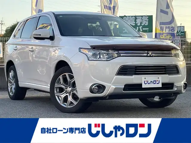 三菱 アウトランダー ＰＨＥＶ G ナビパッケージ 兵庫県 2014(平26)年 9.3万km シルキーホワイト (株)IDOMが運営する【じしゃロン神戸名谷店】の自社ローン専用車両になりますこちらは現金またはオートローンご利用時の価格です。自社ローンご希望の方は別途その旨お申付け下さい。/純正SDナビ/バックカメラ/ビルトインＥＴＣ/パワーバックドア/クルーズコントロール/運転席＆助手席シートヒーター/充電プラグ付属/パドルシフト/Ｂｌｕｅｔｏｏｔｈ接続/ドライブレコーダー/スペアキー１本