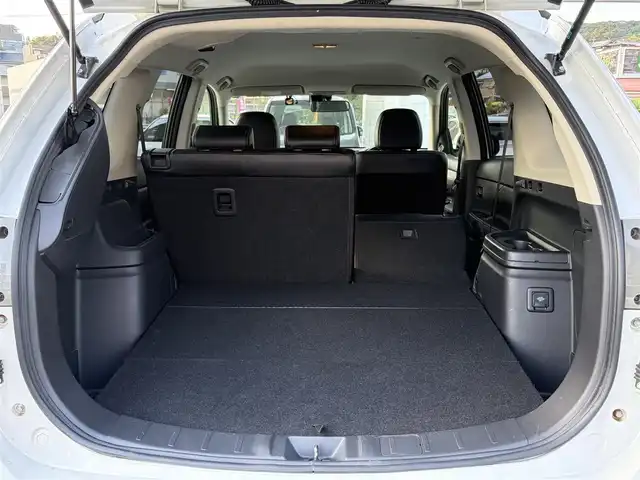 三菱 アウトランダー ＰＨＥＶ G ナビパッケージ 兵庫県 2014(平26)年 9.3万km シルキーホワイト (株)IDOMが運営する【じしゃロン神戸名谷店】の自社ローン専用車両になりますこちらは現金またはオートローンご利用時の価格です。自社ローンご希望の方は別途その旨お申付け下さい。/純正SDナビ/バックカメラ/ビルトインＥＴＣ/パワーバックドア/クルーズコントロール/運転席＆助手席シートヒーター/充電プラグ付属/パドルシフト/Ｂｌｕｅｔｏｏｔｈ接続/ドライブレコーダー/スペアキー１本