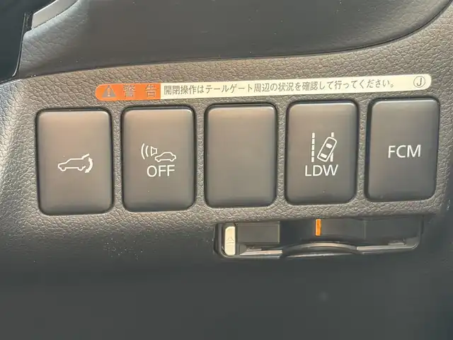 三菱 アウトランダー ＰＨＥＶ G ナビパッケージ 兵庫県 2014(平26)年 9.3万km シルキーホワイト (株)IDOMが運営する【じしゃロン神戸名谷店】の自社ローン専用車両になりますこちらは現金またはオートローンご利用時の価格です。自社ローンご希望の方は別途その旨お申付け下さい。/純正SDナビ/バックカメラ/ビルトインＥＴＣ/パワーバックドア/クルーズコントロール/運転席＆助手席シートヒーター/充電プラグ付属/パドルシフト/Ｂｌｕｅｔｏｏｔｈ接続/ドライブレコーダー/スペアキー１本