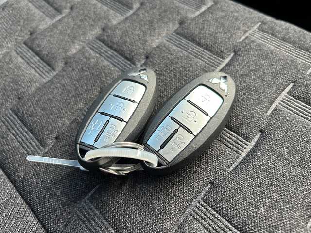 三菱 デリカミニ T プレミアム 佐賀県 2023(令5)年 2.3万km Ｄグリーン 社外9インチナビゲーション/マイパイロット/マルチアラウンドモニター/ステアリングヒーター/前席シートヒーター/デジタルインナーミラー/両側パワースライドドア/パドルシフト/社外ドライブレコーダー前後/ヒルディセントコントロール/助手席側電動スライドドア/衝突被害軽減ブレーキシステム/車線逸脱警報システム/車線維持支援機能/LEDヘッドライト/フォグランプ/純正15インチアルミホイール/スマートキー/スペアキー×１