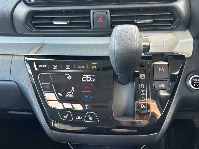 三菱 デリカミニ T プレミアム 佐賀県 2023(令5)年 2.3万km Ｄグリーン 社外9インチナビゲーション/マイパイロット/マルチアラウンドモニター/ステアリングヒーター/前席シートヒーター/デジタルインナーミラー/両側パワースライドドア/パドルシフト/社外ドライブレコーダー前後/ヒルディセントコントロール/助手席側電動スライドドア/衝突被害軽減ブレーキシステム/車線逸脱警報システム/車線維持支援機能/LEDヘッドライト/フォグランプ/純正15インチアルミホイール/スマートキー/スペアキー×１