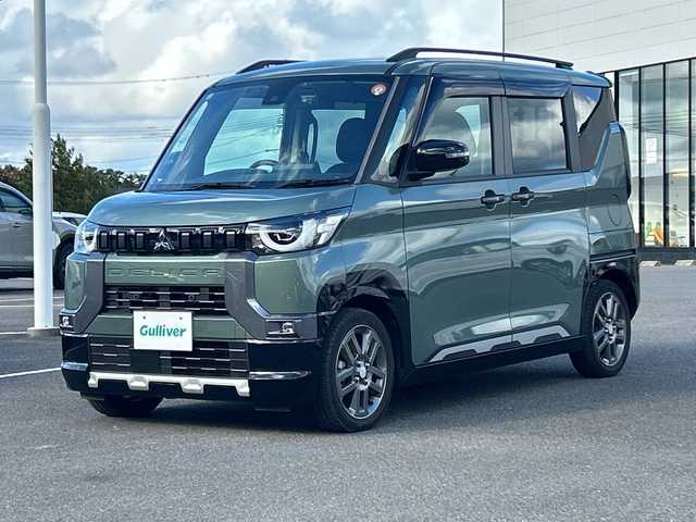 三菱 デリカミニ T プレミアム 佐賀県 2023(令5)年 2.3万km Ｄグリーン 社外9インチナビゲーション/マイパイロット/マルチアラウンドモニター/ステアリングヒーター/前席シートヒーター/デジタルインナーミラー/両側パワースライドドア/パドルシフト/社外ドライブレコーダー前後/ヒルディセントコントロール/助手席側電動スライドドア/衝突被害軽減ブレーキシステム/車線逸脱警報システム/車線維持支援機能/LEDヘッドライト/フォグランプ/純正15インチアルミホイール/スマートキー/スペアキー×１
