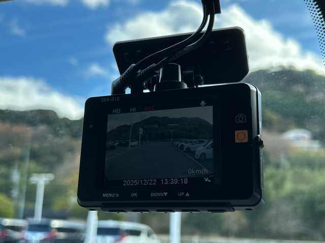 三菱 デリカミニ T プレミアム 佐賀県 2023(令5)年 2.3万km Ｄグリーン 社外9インチナビゲーション/マイパイロット/マルチアラウンドモニター/ステアリングヒーター/前席シートヒーター/デジタルインナーミラー/両側パワースライドドア/パドルシフト/社外ドライブレコーダー前後/ヒルディセントコントロール/助手席側電動スライドドア/衝突被害軽減ブレーキシステム/車線逸脱警報システム/車線維持支援機能/LEDヘッドライト/フォグランプ/純正15インチアルミホイール/スマートキー/スペアキー×１