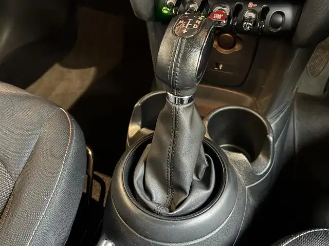 ＭＩＮＩ ミニ クーパー D 宮城県 2018(平30)年 2.5万km ブリティッシュレーシンググリーンⅡ ペッパーパッケージ　/衝突軽減システム　/純正ナビ　/バックカメラ　/ＰＤＣ　/パーキングアシスト　/コンフォートアクセス　/LEDヘッドライト　/ユニオンジャックテール　/15インチAW　/ユニオンジャックドアミラーカバー