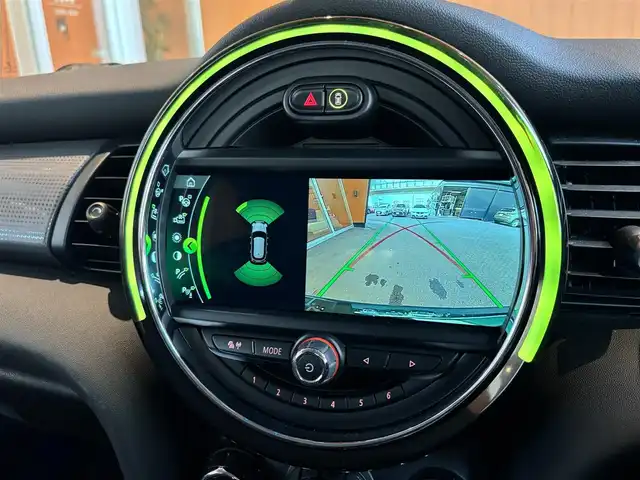 ＭＩＮＩ ミニ クーパー D 宮城県 2018(平30)年 2.5万km ブリティッシュレーシンググリーンⅡ ペッパーパッケージ　/衝突軽減システム　/純正ナビ　/バックカメラ　/ＰＤＣ　/パーキングアシスト　/コンフォートアクセス　/LEDヘッドライト　/ユニオンジャックテール　/15インチAW　/ユニオンジャックドアミラーカバー