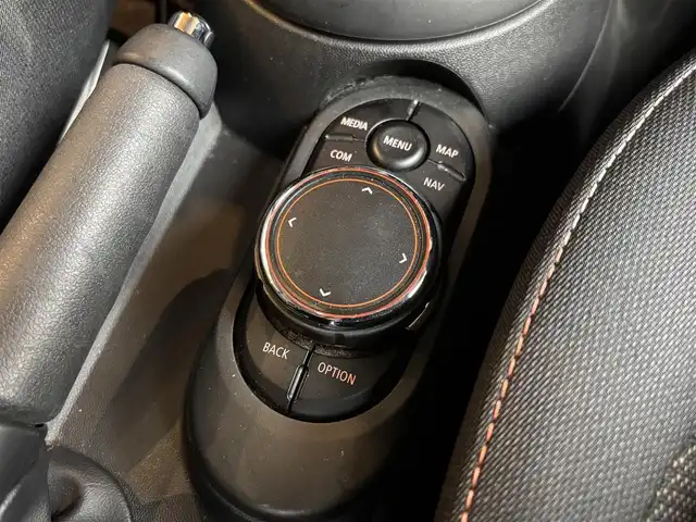 ＭＩＮＩ ミニ クーパー D 宮城県 2018(平30)年 2.5万km ブリティッシュレーシンググリーンⅡ ペッパーパッケージ　/衝突軽減システム　/純正ナビ　/バックカメラ　/ＰＤＣ　/パーキングアシスト　/コンフォートアクセス　/LEDヘッドライト　/ユニオンジャックテール　/15インチAW　/ユニオンジャックドアミラーカバー