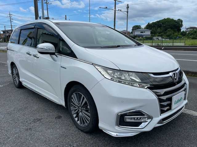 ホンダ オデッセイ ハイブリッド アブソルート・EXホンダセンジング 神奈川県 2018(平30)年 8.1万km プラチナホワイトパール ホンダセンシング/・衝突軽減ブレーキ/・歩行者事故低減ステアリング/・アダプティブクルーズコントロール/・車線維持支援システム/・路外逸脱抑制機能/・誤発進抑制機能/・先行車発進お知らせ機能/・標識認識機能/1オーナー/純正フリップダウンモニター/純正9型SDナビ/フルセグTV/【CD/DVD/SD/Bluetooth/USB/AUX/ipod】/マルチビューカメラシステム/ビルトインETC2.0/前後ドライブレコーダー/両側パワースライドドア/AC100V電源/ハーフレザーシート/D/N席パワーシート/D/Nシートヒーター/オートライト/LEDヘッドランプ/LEDフロントフォグランプ/オートライト/215/55R17インチ純正AW/プッシュスタート/スマートキー/エンジンスターター/純正フロアマット/フリップダウンモニター