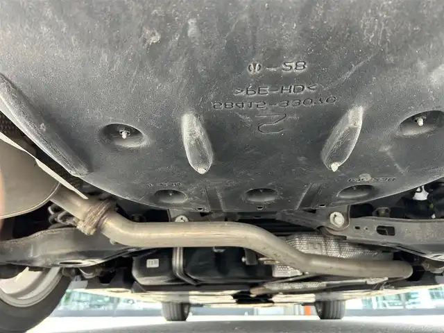 トヨタ カムリ WS 栃木県 2019(令1)年 8.1万km プラチナホワイトパールマイカ トヨタセーフティーセンス/純正７インチナビ/フルセグTV/DVD/Bluetooth/バックカメラ/ビルトインETC/前ドライブレコーダー/D席パワーシート/アダプティブクルーズコントロール/プッシュスタート/ステアリングリモコン/LEDオートライト/LEDフォグランプ/純正17インチAW/社外スタッドレス16インチAW積込/アイドリングストップ/横滑り防止装置/保証書/取説/ドアバイザー/電動格納ミラー/パドルシフト/車両接近通報装置