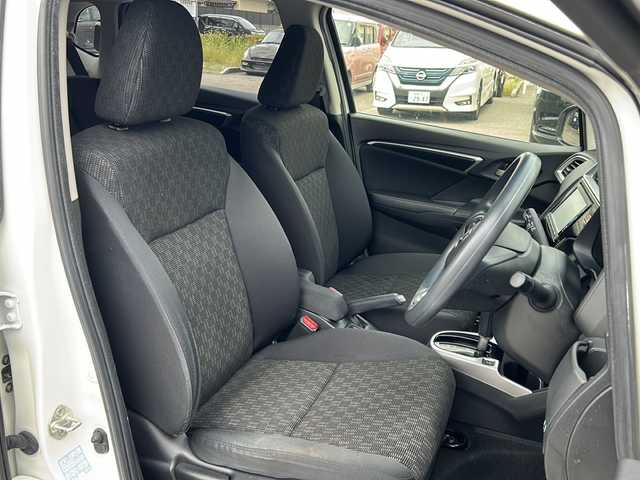ホンダ フィット 13G Fパッケージ ファインED 石川県 2016(平28)年 6.7万km プレミアムホワイトパールⅡ フルセグテレビ/純正ナビ/バックカメラ/ビルトインETC/前後ドライブレコーダー/スマートキー/プッシュスタート/ドアバイザー/スタッドレスアルミＳＥＴ　