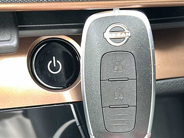 日産 サクラ G 三重県 2022(令4)年 3.1万km ホワイトパール 純正ナビ/全周囲カメラ/シートヒーター/ステアリングヒーター/ステアリングリモコン/USB・タイプC給電ポート/ハンドル支援/プロパイロット/レーダークルーズコントロール/純正フロアマット/電子パーキング/ビルトインETC2.0/電動格納ミラー/禁煙車