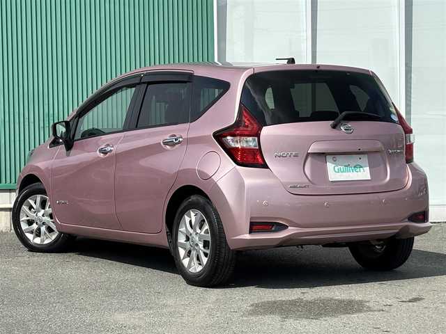 日産 ノート e－パワー メダリスト 福岡県 2016(平28)年 4.3万km ピンク エンジンスタートボタン/アイドリンクストップ/車外全方位カメラ/ドライブレコーダー/ETC/オートライト/オートマチックハイビーム