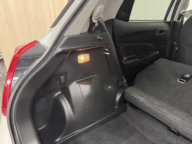 スズキ スイフト スポーツ 三重県 2017(平29)年 3.3万km ピュアホワイトP プレミアムガソリン・ターボ/FF/6F/カロッツェリア 8インチ 『楽ナビ』 AVIC-RL901ZS/（CD/DVD/MSV/SD/FM/AM/TV/Bluetooth/iPod/USB/AUX）/安全/・トラクションコントロール/・ABS（ESP付）/装備/・シートヒーター（D）/・オートエアコン/・オートライトシステム/・LEDヘッドランプ/・前後フォグランプ/・プッシュスタート/・ステアリングスイッチ/・入力用USB-Aジャックx2/・WORKアルミホイール『EMOTION T7R』 17×7.0J＋47 P.C.D.114.3-5H/・スマートキーx2/・取/ナビ取/など