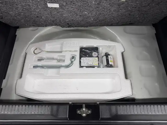 スズキ スイフト スポーツ 三重県 2017(平29)年 3.3万km ピュアホワイトP プレミアムガソリン・ターボ/FF/6F/カロッツェリア 8インチ 『楽ナビ』 AVIC-RL901ZS/（CD/DVD/MSV/SD/FM/AM/TV/Bluetooth/iPod/USB/AUX）/安全/・トラクションコントロール/・ABS（ESP付）/装備/・シートヒーター（D）/・オートエアコン/・オートライトシステム/・LEDヘッドランプ/・前後フォグランプ/・プッシュスタート/・ステアリングスイッチ/・入力用USB-Aジャックx2/・WORKアルミホイール『EMOTION T7R』 17×7.0J＋47 P.C.D.114.3-5H/・スマートキーx2/・取/ナビ取/など