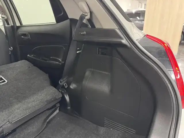 スズキ スイフト スポーツ 三重県 2017(平29)年 3.3万km ピュアホワイトP プレミアムガソリン・ターボ/FF/6F/カロッツェリア 8インチ 『楽ナビ』 AVIC-RL901ZS/（CD/DVD/MSV/SD/FM/AM/TV/Bluetooth/iPod/USB/AUX）/安全/・トラクションコントロール/・ABS（ESP付）/装備/・シートヒーター（D）/・オートエアコン/・オートライトシステム/・LEDヘッドランプ/・前後フォグランプ/・プッシュスタート/・ステアリングスイッチ/・入力用USB-Aジャックx2/・WORKアルミホイール『EMOTION T7R』 17×7.0J＋47 P.C.D.114.3-5H/・スマートキーx2/・取/ナビ取/など