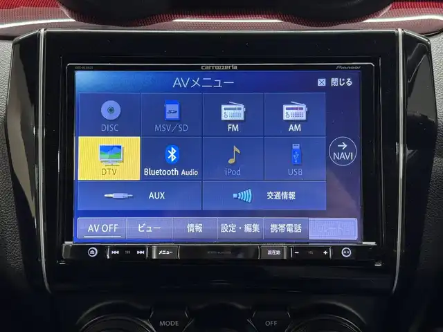 スズキ スイフト スポーツ 三重県 2017(平29)年 3.3万km ピュアホワイトP プレミアムガソリン・ターボ/FF/6F/カロッツェリア 8インチ 『楽ナビ』 AVIC-RL901ZS/（CD/DVD/MSV/SD/FM/AM/TV/Bluetooth/iPod/USB/AUX）/安全/・トラクションコントロール/・ABS（ESP付）/装備/・シートヒーター（D）/・オートエアコン/・オートライトシステム/・LEDヘッドランプ/・前後フォグランプ/・プッシュスタート/・ステアリングスイッチ/・入力用USB-Aジャックx2/・WORKアルミホイール『EMOTION T7R』 17×7.0J＋47 P.C.D.114.3-5H/・スマートキーx2/・取/ナビ取/など