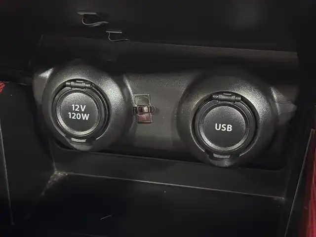 スズキ スイフト スポーツ 三重県 2017(平29)年 3.3万km ピュアホワイトP プレミアムガソリン・ターボ/FF/6F/カロッツェリア 8インチ 『楽ナビ』 AVIC-RL901ZS/（CD/DVD/MSV/SD/FM/AM/TV/Bluetooth/iPod/USB/AUX）/安全/・トラクションコントロール/・ABS（ESP付）/装備/・シートヒーター（D）/・オートエアコン/・オートライトシステム/・LEDヘッドランプ/・前後フォグランプ/・プッシュスタート/・ステアリングスイッチ/・入力用USB-Aジャックx2/・WORKアルミホイール『EMOTION T7R』 17×7.0J＋47 P.C.D.114.3-5H/・スマートキーx2/・取/ナビ取/など