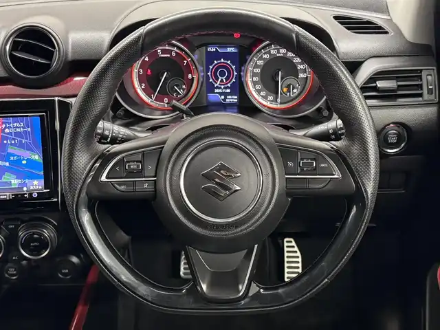 スズキ スイフト スポーツ 三重県 2017(平29)年 3.3万km ピュアホワイトP プレミアムガソリン・ターボ/FF/6F/カロッツェリア 8インチ 『楽ナビ』 AVIC-RL901ZS/（CD/DVD/MSV/SD/FM/AM/TV/Bluetooth/iPod/USB/AUX）/安全/・トラクションコントロール/・ABS（ESP付）/装備/・シートヒーター（D）/・オートエアコン/・オートライトシステム/・LEDヘッドランプ/・前後フォグランプ/・プッシュスタート/・ステアリングスイッチ/・入力用USB-Aジャックx2/・WORKアルミホイール『EMOTION T7R』 17×7.0J＋47 P.C.D.114.3-5H/・スマートキーx2/・取/ナビ取/など