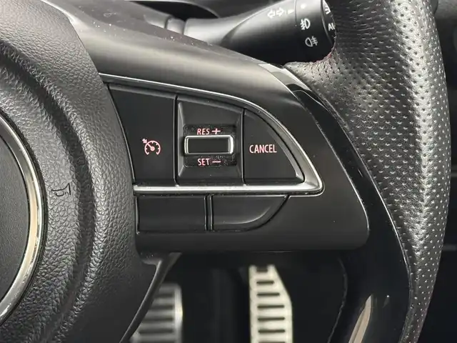 スズキ スイフト スポーツ 三重県 2017(平29)年 3.3万km ピュアホワイトP プレミアムガソリン・ターボ/FF/6F/カロッツェリア 8インチ 『楽ナビ』 AVIC-RL901ZS/（CD/DVD/MSV/SD/FM/AM/TV/Bluetooth/iPod/USB/AUX）/安全/・トラクションコントロール/・ABS（ESP付）/装備/・シートヒーター（D）/・オートエアコン/・オートライトシステム/・LEDヘッドランプ/・前後フォグランプ/・プッシュスタート/・ステアリングスイッチ/・入力用USB-Aジャックx2/・WORKアルミホイール『EMOTION T7R』 17×7.0J＋47 P.C.D.114.3-5H/・スマートキーx2/・取/ナビ取/など