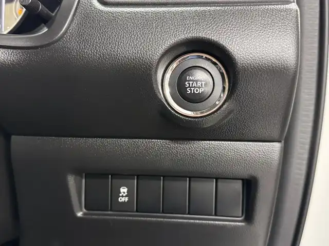 スズキ スイフト スポーツ 三重県 2017(平29)年 3.3万km ピュアホワイトP プレミアムガソリン・ターボ/FF/6F/カロッツェリア 8インチ 『楽ナビ』 AVIC-RL901ZS/（CD/DVD/MSV/SD/FM/AM/TV/Bluetooth/iPod/USB/AUX）/安全/・トラクションコントロール/・ABS（ESP付）/装備/・シートヒーター（D）/・オートエアコン/・オートライトシステム/・LEDヘッドランプ/・前後フォグランプ/・プッシュスタート/・ステアリングスイッチ/・入力用USB-Aジャックx2/・WORKアルミホイール『EMOTION T7R』 17×7.0J＋47 P.C.D.114.3-5H/・スマートキーx2/・取/ナビ取/など