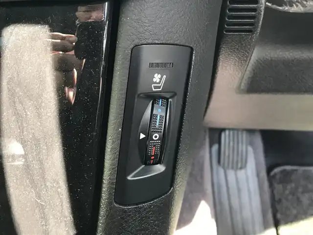 トヨタ クラウン アスリート i－Four プレミアムED 富山県 2012(平24)年 3.4万km ブラック 〇ワンオーナー/〇純正ナビ/〇フルセグTV/〇ビルトインETC/〇クルーズコントロール/〇SRSエアバッグ/〇インテリジェントAFS/〇HIDヘッドランプ/〇プラズマクラスター付オートエアコン/〇革巻きステアリングホイール/〇革スポーティシート/エアシート/〇パワーシート/シートヒーター/〇電動サンシェード/〇純正18インチアルミホイール/〇スマートエントリー/スタートシステム/〇スペアキー/〇禁煙車