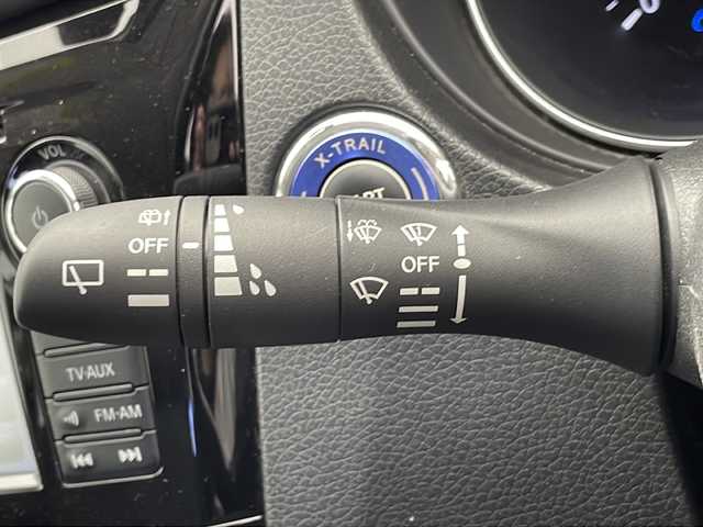 日産 エクストレイル ハイブリッド 20X エマージェンシーブレーキ 千葉県 2016(平28)年 7.3万km ブリリアントホワイトパール 純正ナビ/　CD/DVD/Bluetooth/フルセグTV/クルーズコントロール/車線逸脱警報/エマージェンシーブレーキ/クリアランスソナー/ブラインドスポットモニター/アラウンドビューモニター/パワーバックドア/ルーフレール/防水シート/前席シートヒーター/ヒーテッドミラー/ダウンヒルアシスト/ETC/LEDヘッドライト/４WD/フロアマット/ドアバイザー