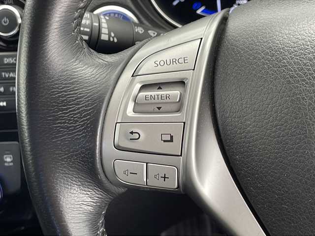 日産 エクストレイル ハイブリッド 20X エマージェンシーブレーキ 千葉県 2016(平28)年 7.3万km ブリリアントホワイトパール 純正ナビ/　CD/DVD/Bluetooth/フルセグTV/クルーズコントロール/車線逸脱警報/エマージェンシーブレーキ/クリアランスソナー/ブラインドスポットモニター/アラウンドビューモニター/パワーバックドア/ルーフレール/防水シート/前席シートヒーター/ヒーテッドミラー/ダウンヒルアシスト/ETC/LEDヘッドライト/４WD/フロアマット/ドアバイザー